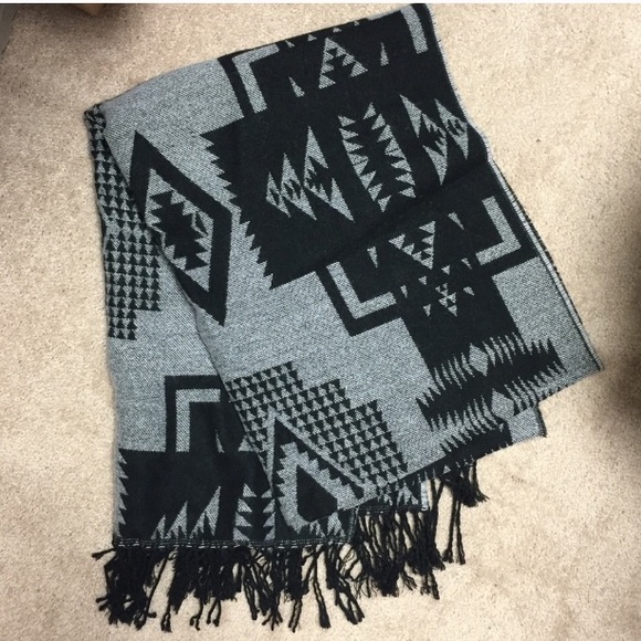 Express Aztec Blanket Scarf - Picture 3 of 3